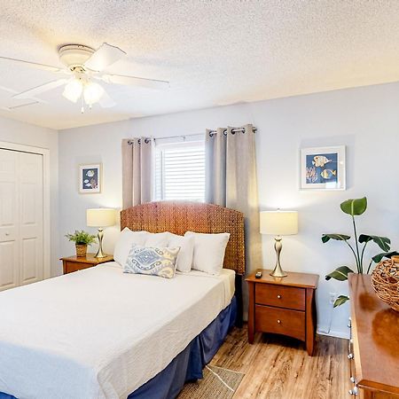 Gulf Island Condos II Наварра Номер фото