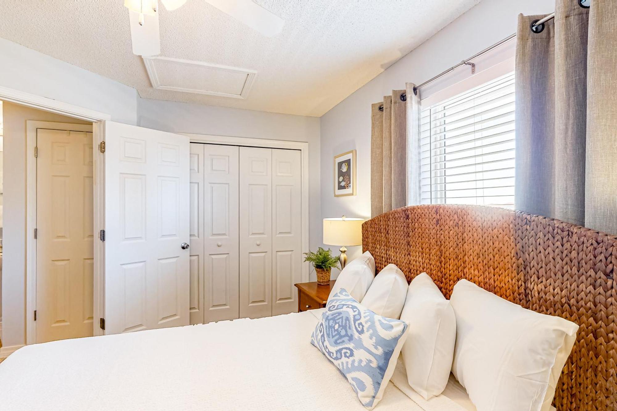 Gulf Island Condos II Наварра Номер фото